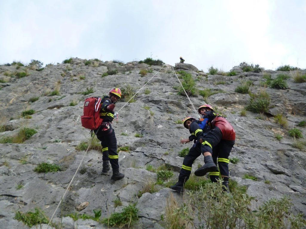 36χρονη πήγε για πεζοπορία και επενέβη η πυροσβεστική για να την σώσει